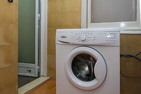 Spacious & Quiet 4 Bedroom Apartment