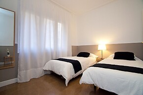Cute & Spacious Eixample Apartment