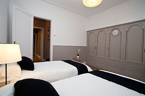 Cute & Spacious Eixample Apartment