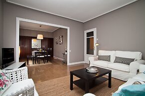 Cute & Spacious Eixample Apartment