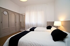 Cute & Spacious Eixample Apartment