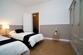 Cute & Spacious Eixample Apartment