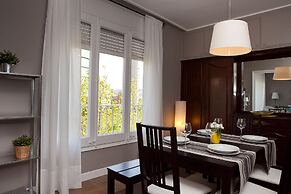 Cute & Spacious Eixample Apartment