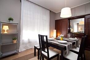 Cute & Spacious Eixample Apartment
