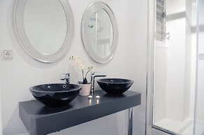 Amazing City Center Apartment