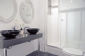 Amazing City Center Apartment