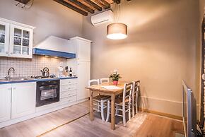 A Few Steps to The Duomo Enchanting 2BD Apt