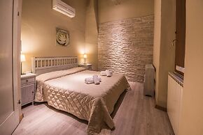 A Few Steps to The Duomo Enchanting 2BD Apt