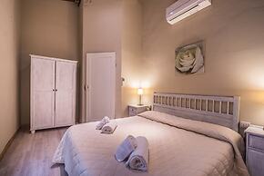 A Few Steps to The Duomo Enchanting 2BD Apt