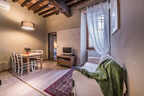 A Few Steps to The Duomo Enchanting 2BD Apt