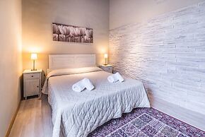 A Few Steps to The Duomo Enchanting 2BD Apt