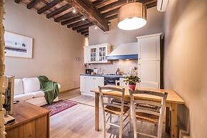 A Few Steps to The Duomo Enchanting 2BD Apt