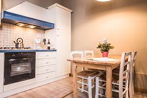 A Few Steps to The Duomo Enchanting 2BD Apt
