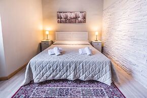 A Few Steps to The Duomo Enchanting 2BD Apt