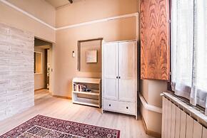 A Few Steps to The Duomo Enchanting 2BD Apt