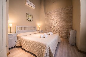 A Few Steps to The Duomo Enchanting 2BD Apt