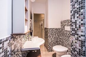 A Few Steps to The Duomo Enchanting 2BD Apt