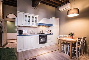 A Few Steps to The Duomo Enchanting 2BD Apt