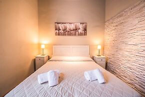 A Few Steps to The Duomo Enchanting 2BD Apt