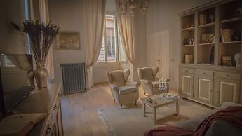 Breathtaking 4BD Apt 5min Walk to Duomo