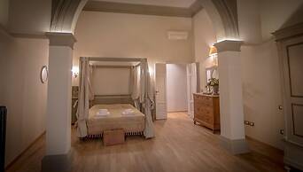 Breathtaking 4BD Apt 5min Walk to Duomo