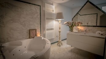 Breathtaking 4BD Apt 5min Walk to Duomo