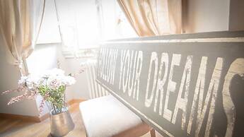 Breathtaking 4BD Apt 5min Walk to Duomo