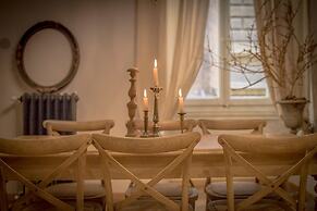 Breathtaking 4BD Apt 5min Walk to Duomo