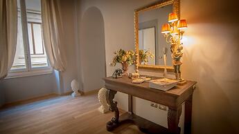 Breathtaking 4BD Apt 5min Walk to Duomo