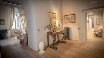 Breathtaking 4BD Apt 5min Walk to Duomo