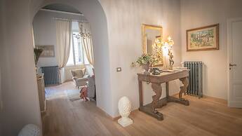 Breathtaking 4BD Apt 5min Walk to Duomo