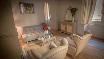 Breathtaking 4BD Apt 5min Walk to Duomo