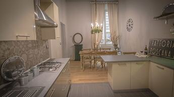 Breathtaking 4BD Apt 5min Walk to Duomo