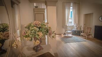 Breathtaking 4BD Apt 5min Walk to Duomo