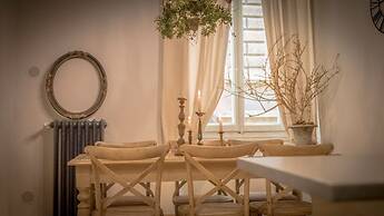 Breathtaking 4BD Apt 5min Walk to Duomo