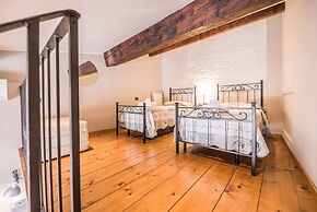 A Few Steps to The Duomo Upscale 2BD Apt