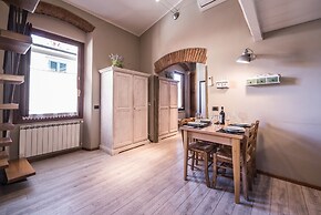 A Few Steps to The Duomo Upscale 2BD Apt