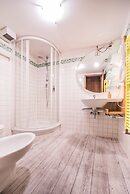 A Few Steps to The Duomo Upscale 2BD Apt