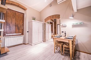 A Few Steps to The Duomo Upscale 2BD Apt