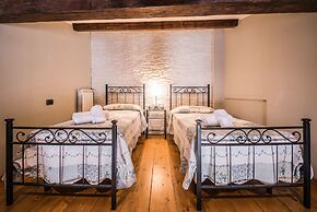 A Few Steps to The Duomo Upscale 2BD Apt