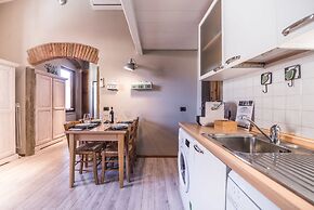 A Few Steps to The Duomo Upscale 2BD Apt