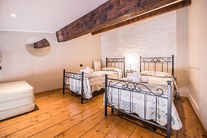 A Few Steps to The Duomo Upscale 2BD Apt