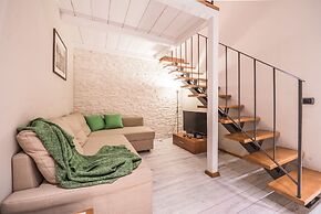 A Few Steps to The Duomo Upscale 2BD Apt