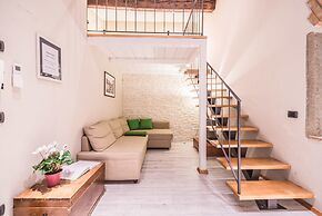 A Few Steps to The Duomo Upscale 2BD Apt