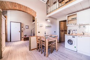 A Few Steps to The Duomo Upscale 2BD Apt