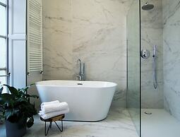 Amazing View to Pitti Palace 3BD Apt