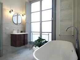 Amazing View to Pitti Palace 3BD Apt