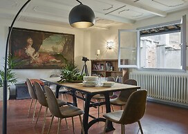 Amazing View to Pitti Palace 3BD Apt