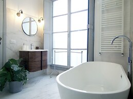 Amazing View to Pitti Palace 3BD Apt