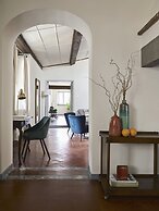 Amazing View to Pitti Palace 3BD Apt